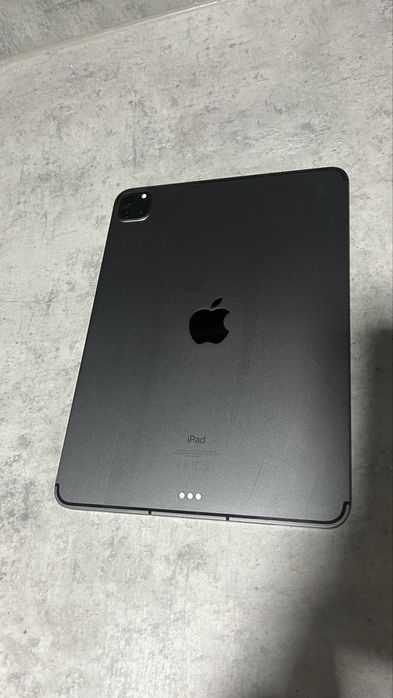 iPad Pro 11” gen 3 256 GB wi-fi + Cellular(sim)