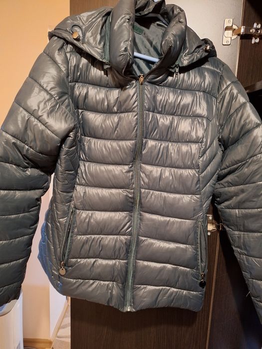 Продавам дамско яке като Ново само му липсва етикета