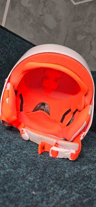 Детска каска за зимни спортове