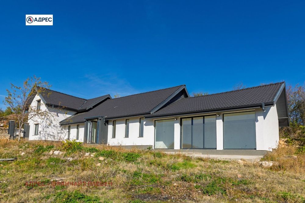 Къща в Плевен, област-с.Пелишат площ 150 цена 115000