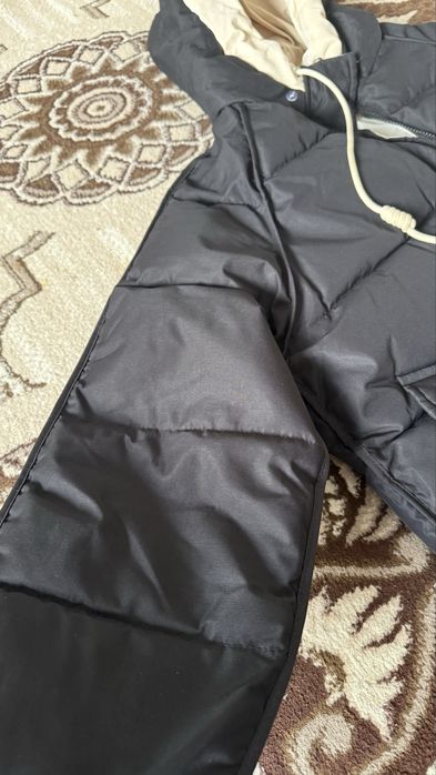 Длинная чёрная куртка