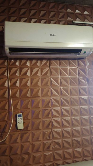 Инверторен климатик Haier 12 000 BTU – работещ, демонтиран