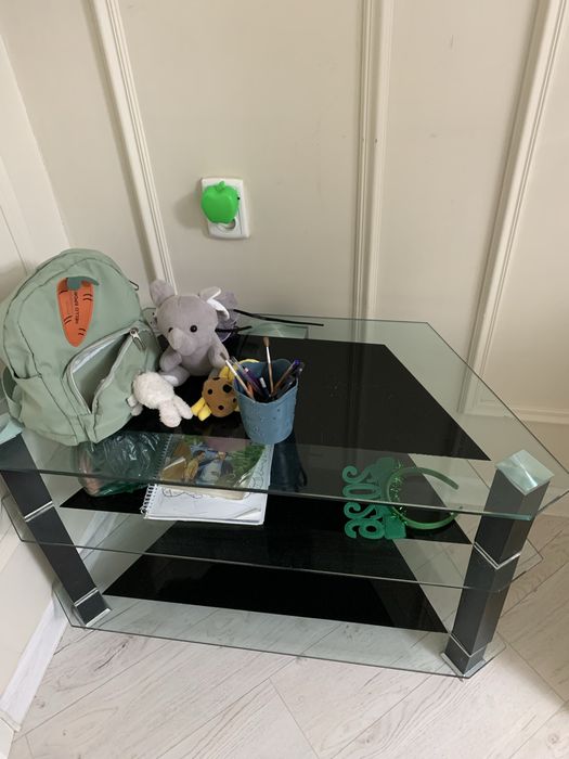 Продается шкаф + в подарок есть подставка