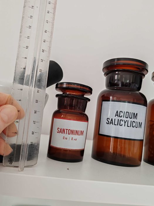 Аптечна вазария, стъклени банки