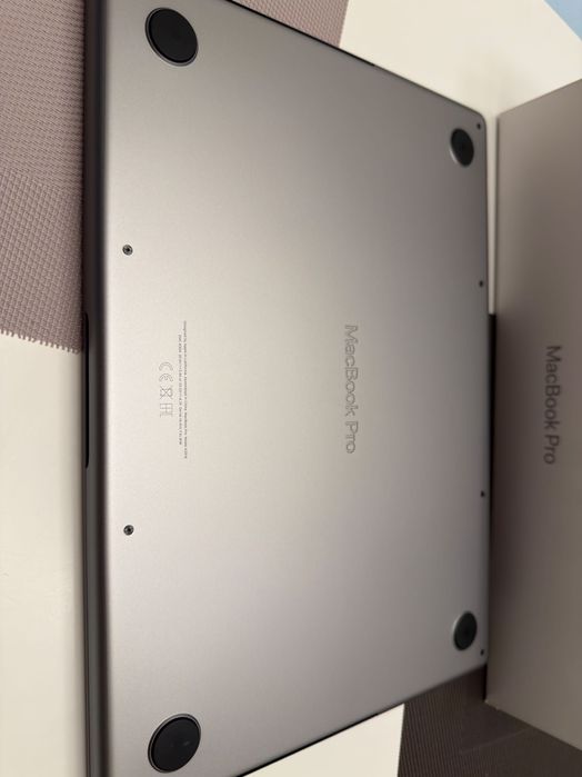 MacBook PRO - Procesor M3 - 8Gb - SSD 512 Impecabil