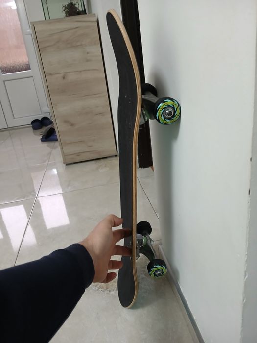 Vând skateboard nou