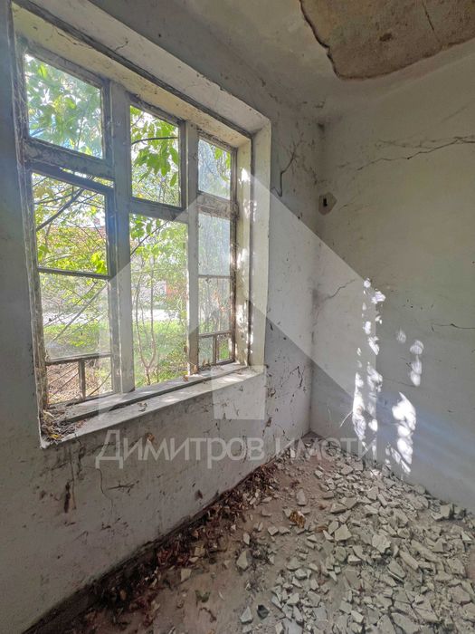 Продава вила на два етажа с дворно място 670 кв.м. в с. Зайчино ореше.