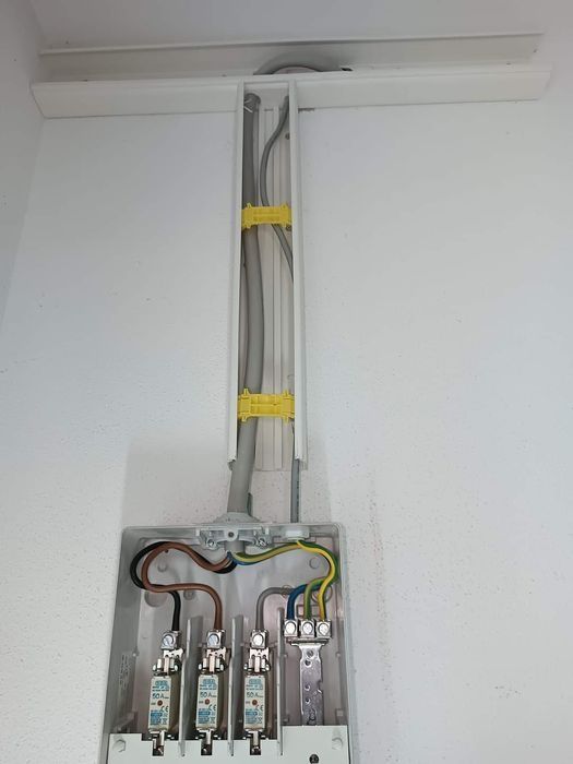 Electrician lucrări sau intervenții