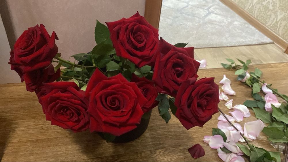 Продам Букеты  свежие.
