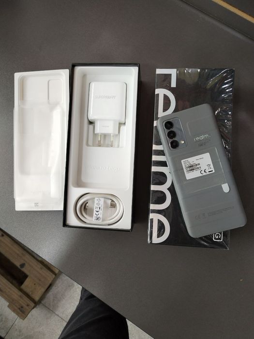 Realme Gt master edition 8+8/256 gb  karobka  dok ful komplekt radnoy