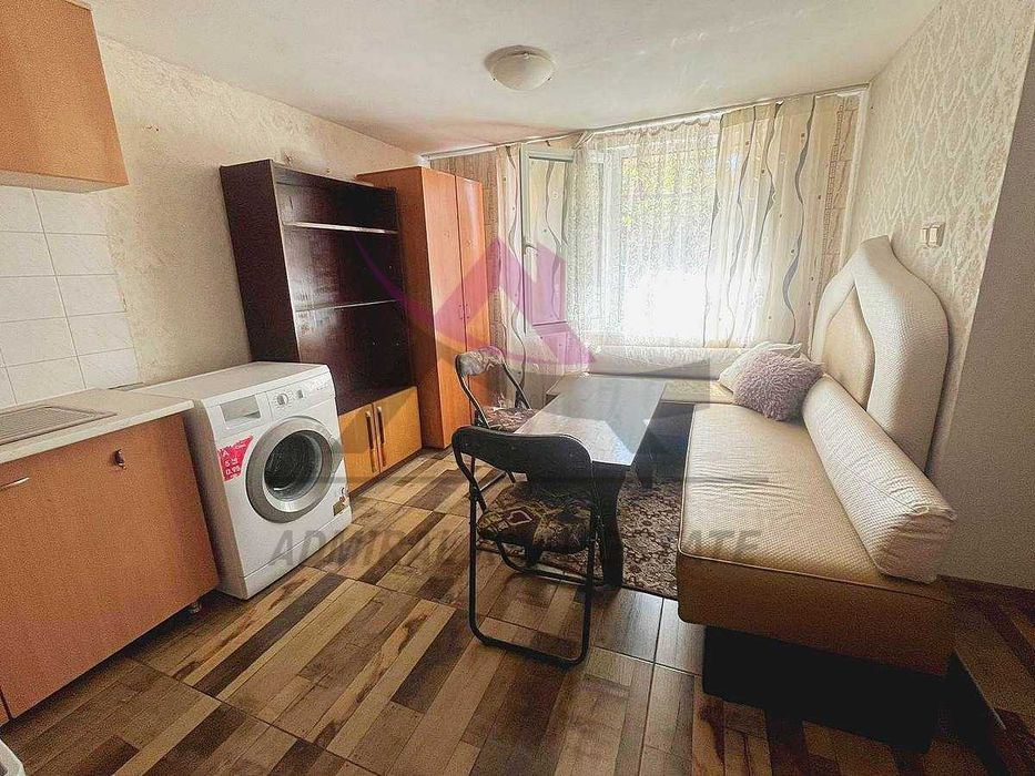 Дава се под наем Двустаен апартамент в Варна, Цветен квартал - 45 кв.м за 368 € - Снимка #1