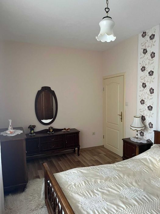 Тристаен апартамент в ж.к. Тракия