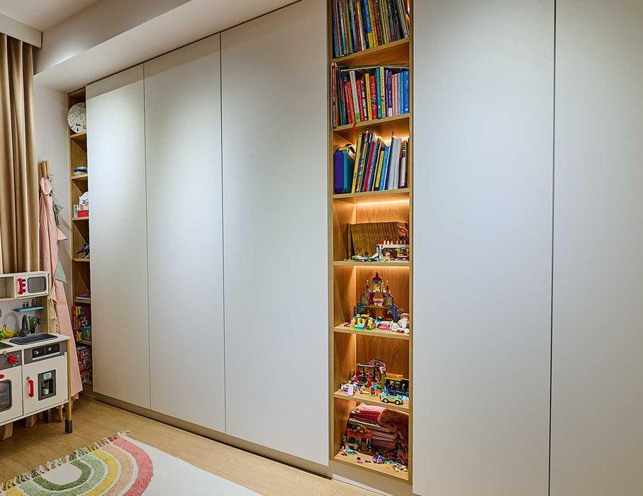 Mobilier la comandă din PAL, MDF și lemn masiv