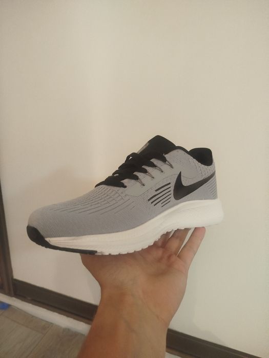 Кроссовки Nike 42 размер