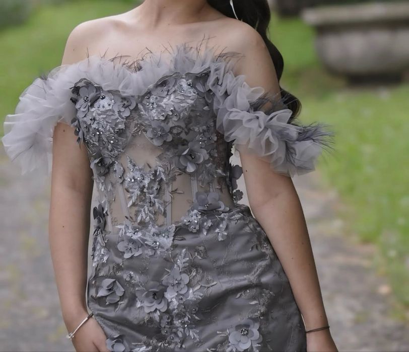 Официална рокля.