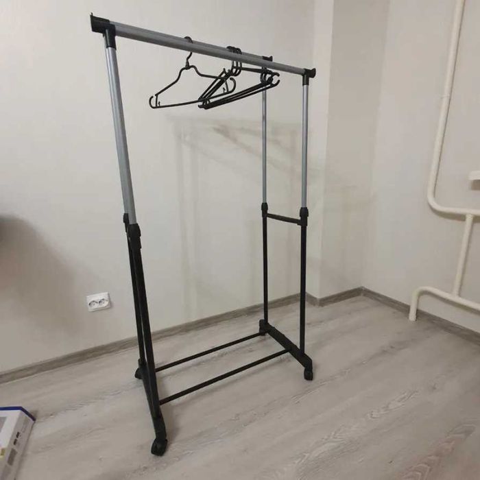 Нова двойна телескопична стойка за дрехи в стая Telescopic