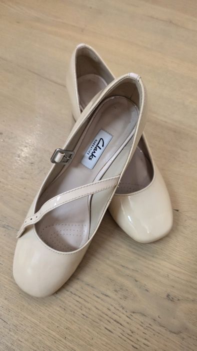 Pantofi lac Clarks