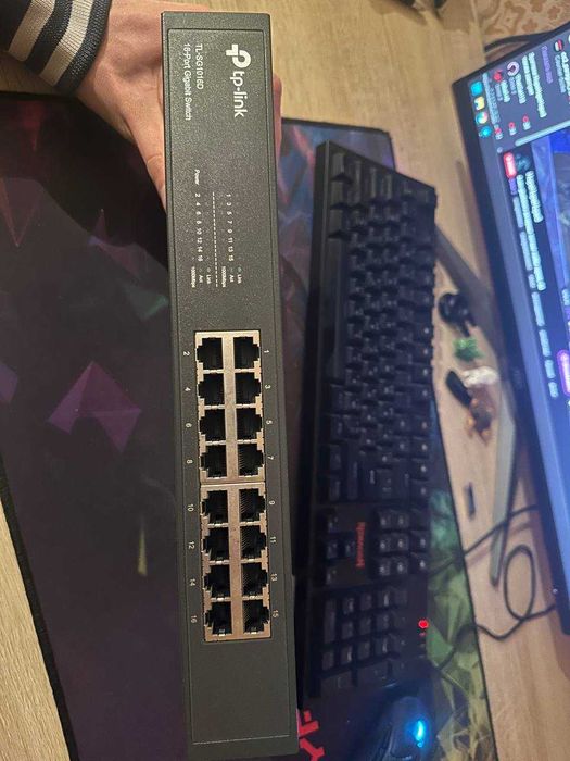 коммутатор (switch) от TP-Link с 16 гигабитными портами