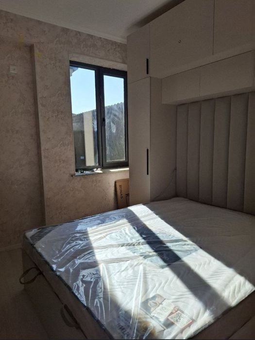 Рисовии́ бозор якинида. 1 хонали янги  уи́.