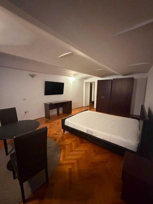 Inchiriez apartament cu utilitati incluse in pret,  studio, in centrul Brasovului, George Baritiu 18, minim 6 luni