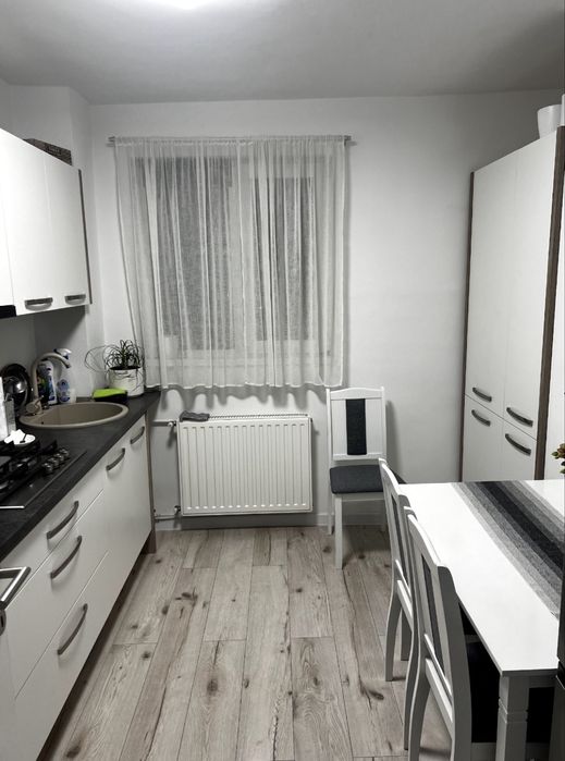 Vand apartament cu 3 camere