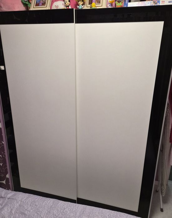 Гардероб с плъзгащи врати