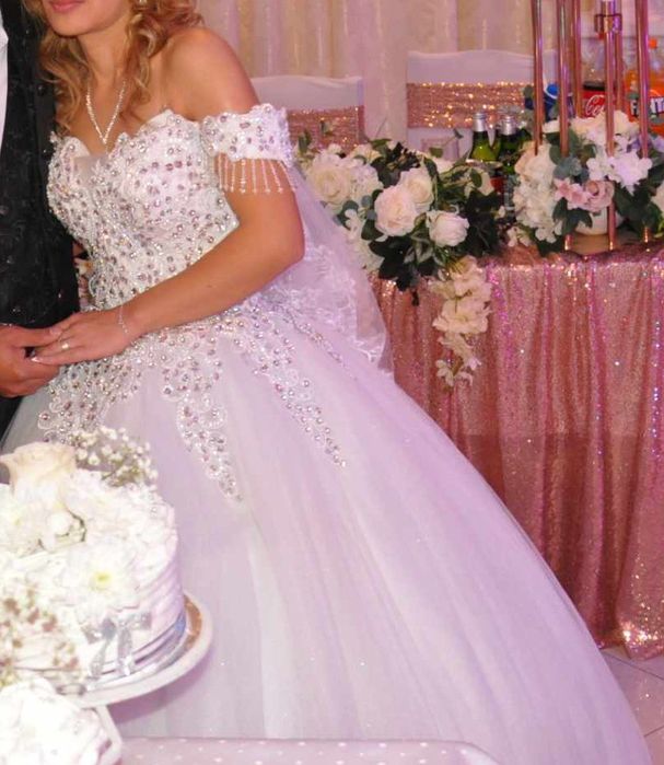 Rochie de mireasa still prinesa folosita o singura data