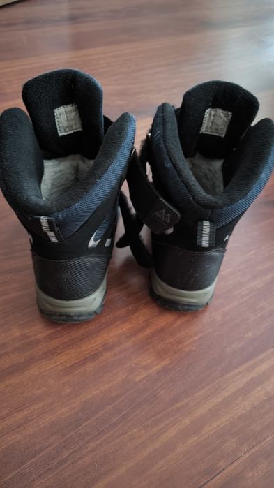 Ботинки зимние на мальчика.