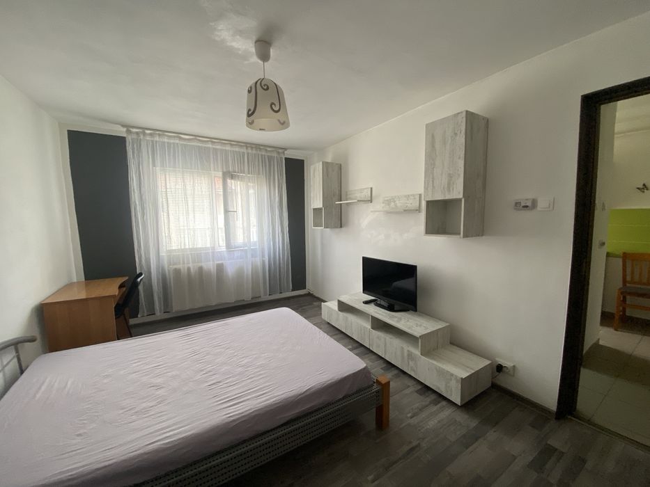 Inchiriez garsoniera zona micro IV