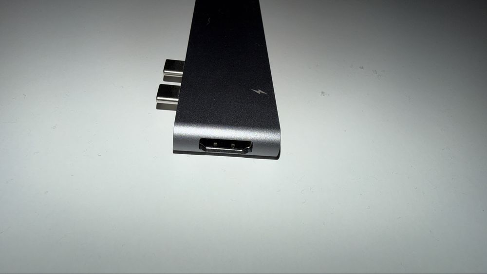 Адаптер за MacBook