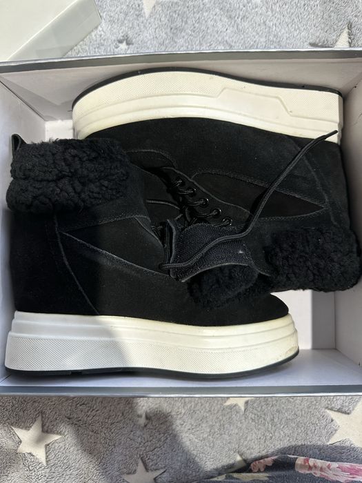 Зимние женские ботинки