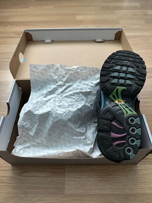 Nike air max plus black university blue