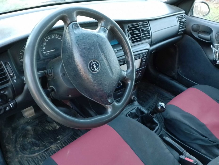 Opel vectra 1.6 101 к.с