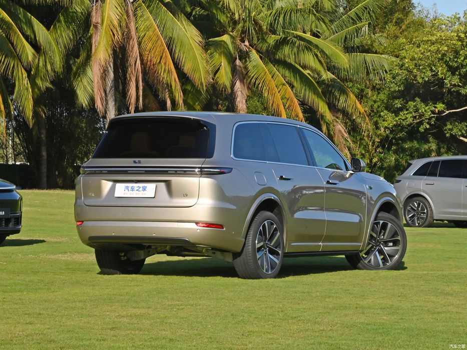«Li Auto L9 Max: 449 л.с., запас хода 1300 км. Полная комплектация»