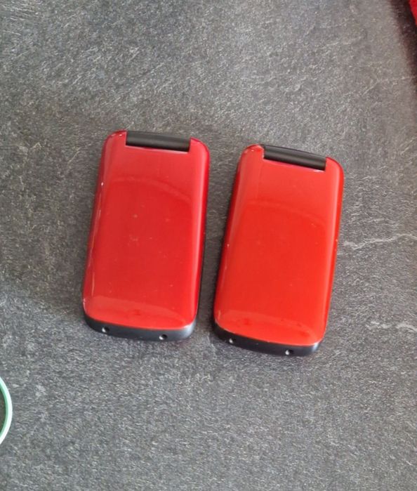 Telefon cu clapeta.  Pret/ bucata
