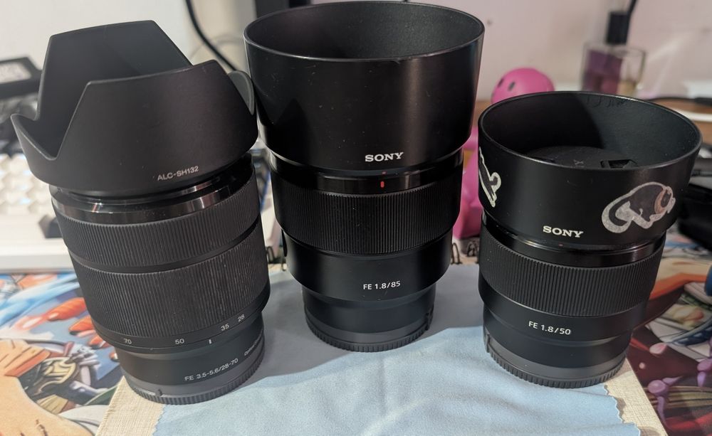 Vând Kit Complet Sony A7 III – Doar 10k Cadre + 3 Obiective + Accesorii Profesionale