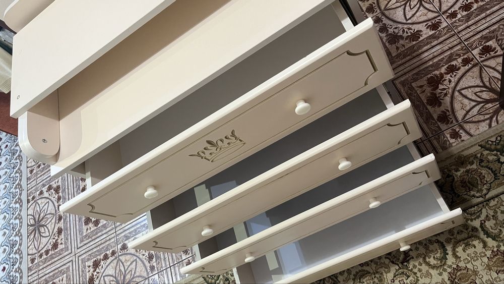 Продам комод+ пеленальный столик