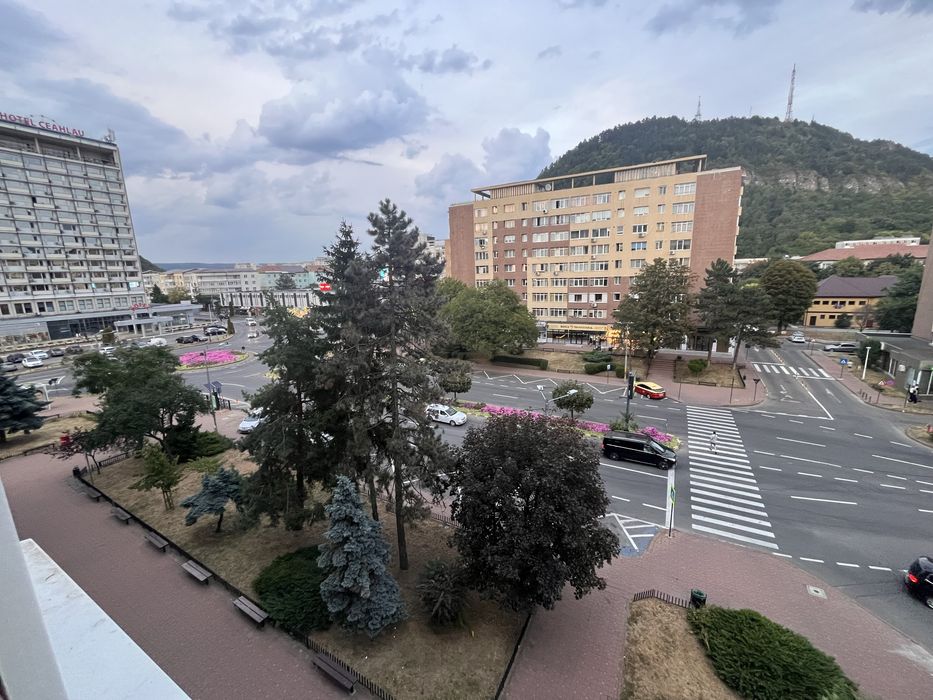 Inchiriez apt 3 camere,zona ultracentrala,proaspat renovat si utilat,