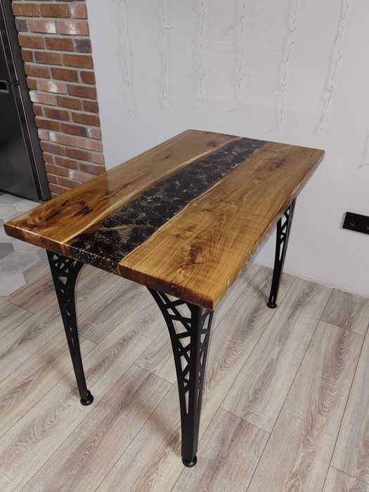 Продам авторский стол.