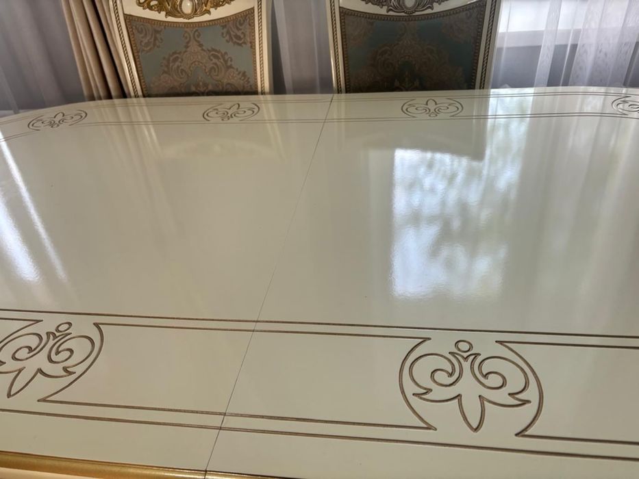 Шикарный гостинный стол