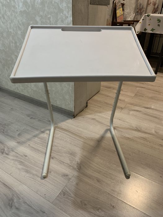 Столик для ноутбука