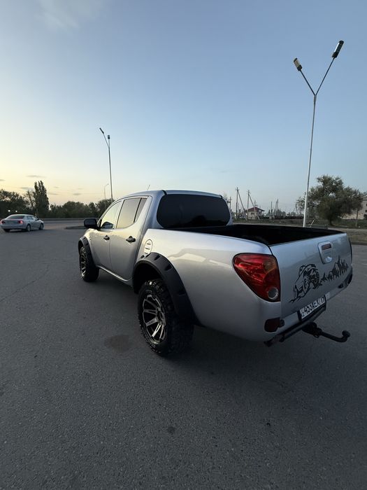В продаже mitsubishi l200