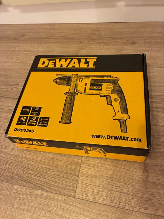 Mașină de găurit cu percuție DeWalt DWD024S 650W - ca nouă, în cutie