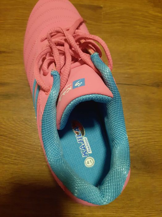 Продам женские кроссовки