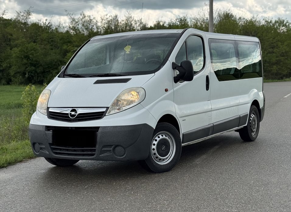 Opel Vivaro / AUTOMAT / 8+1 locuri / Euro 5 / 2.0 cdti / LUNG