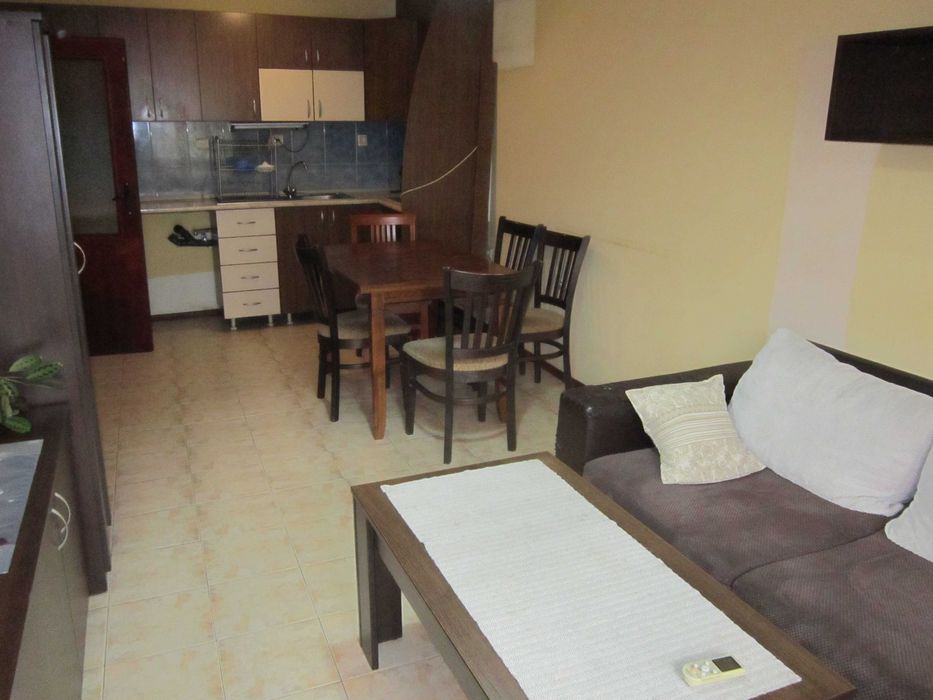 Дава се под наем Тристаен апартамент в Бургас, Възраждане - 90 кв.м за 175 € - Снимка #2