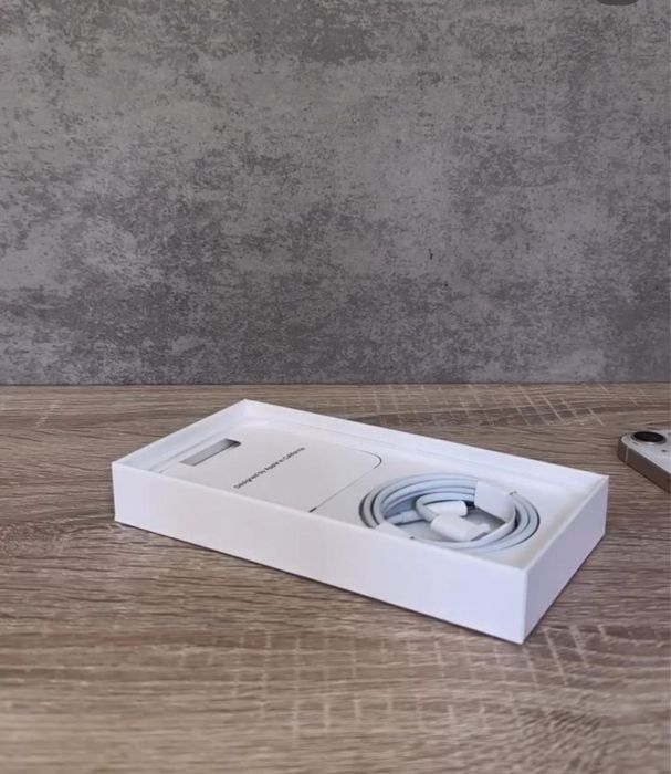 Продаю Айфон 13