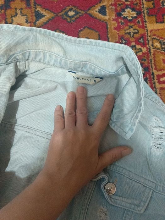 продам джинсовую куртку в идеальном состоянии