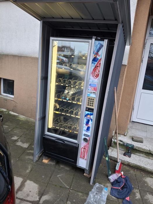 Работеща вендинг машина на обект.