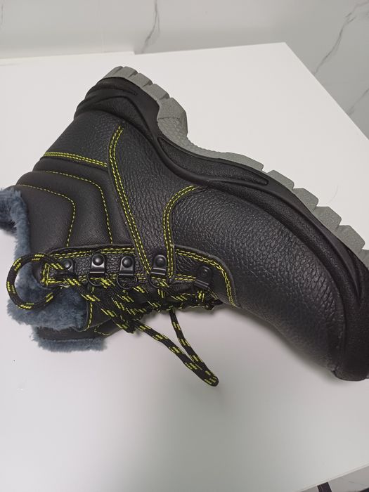 Ботинки зимние новые